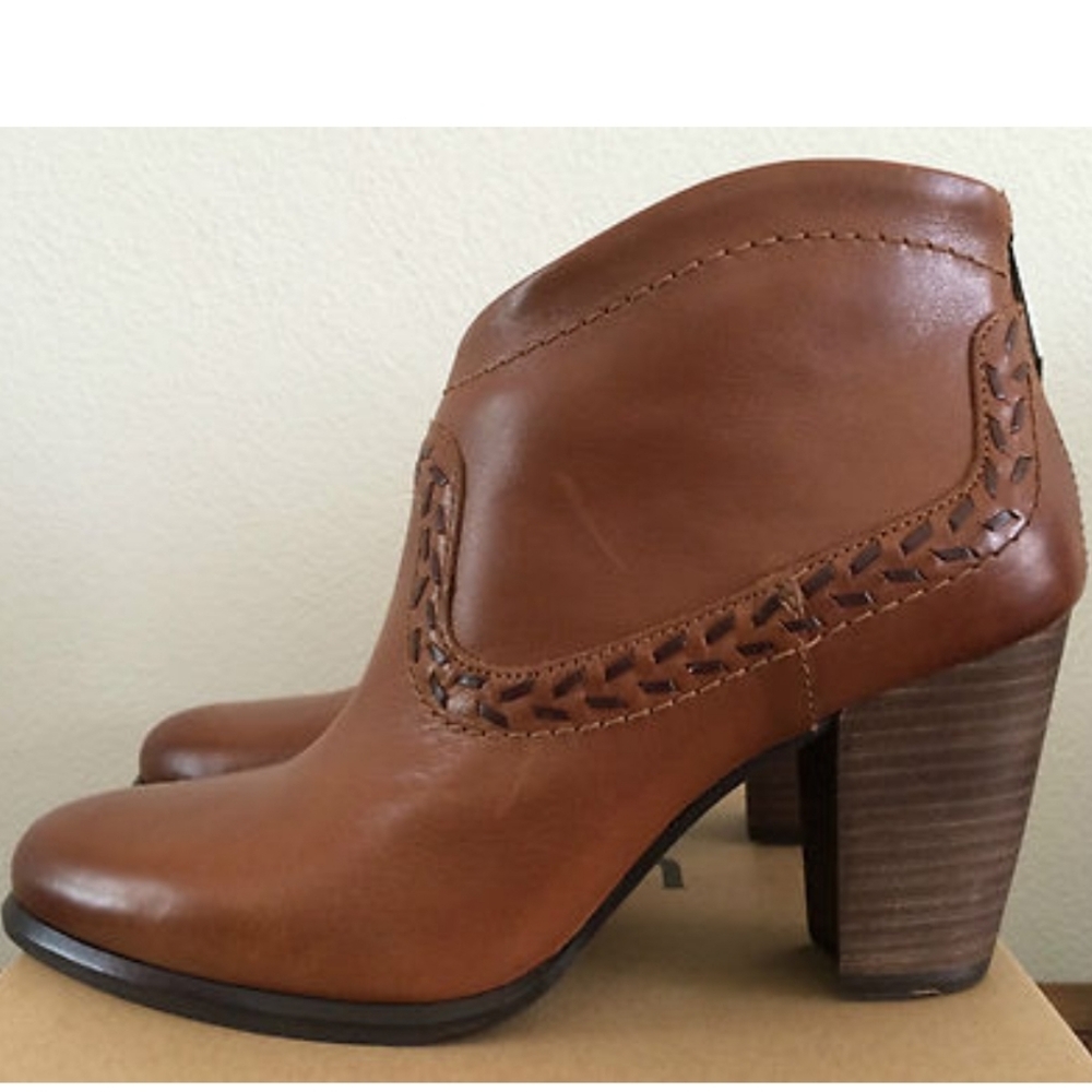 UGG Woman's Leather Charlotte Ankle Boots - Picture 4 of 16